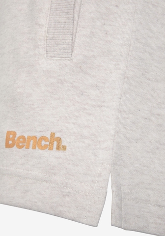 BENCH Regular Pyjamahousut värissä beige