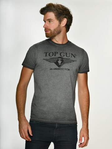 TOP GUN Shirt ' Wing cast ' in Zwart: voorkant