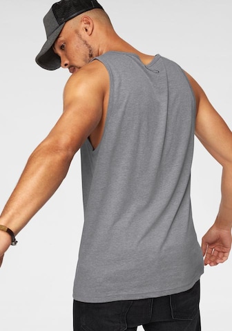 UNDER ARMOUR - Camiseta funcional en gris