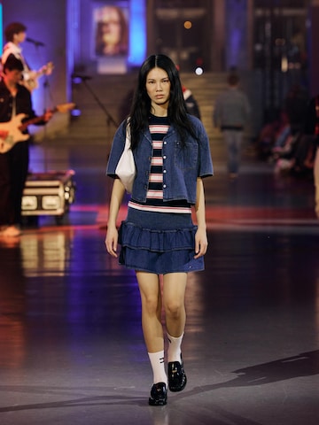 Tiered Denim Skirt Look by Tommy Jeans