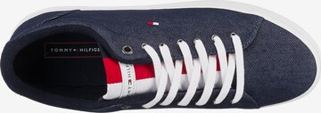 TOMMY HILFIGER Sneaker in Blau