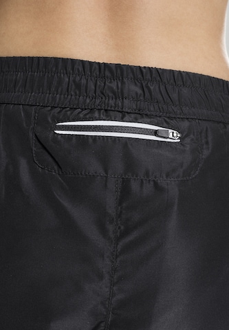 Urban Classics Regular Shorts in Schwarz