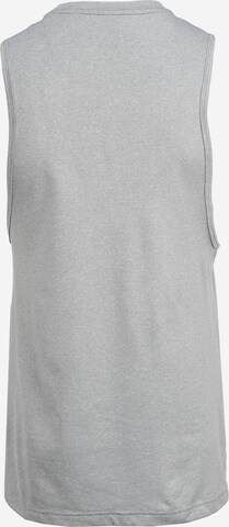 Coupe regular T-Shirt fonctionnel NIKE en gris