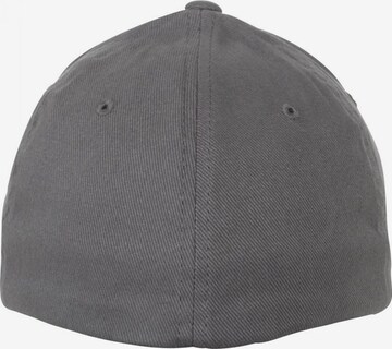 Cappello da baseball 'Brushed Twill' di Flexfit in grigio
