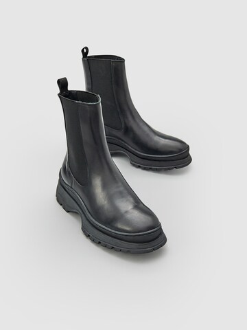 EDITED Chelsea Boots 'Maiga' in Black