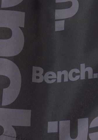 BENCH Badeshorts, lange Form in Lila