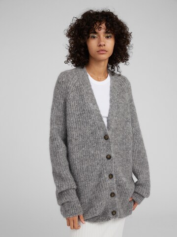 EDITED Strickjacke 'Eliandro' in Grau: predná strana