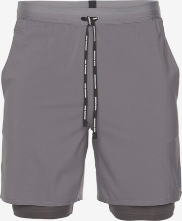 NIKE Regular Shorts in Grau: predná strana