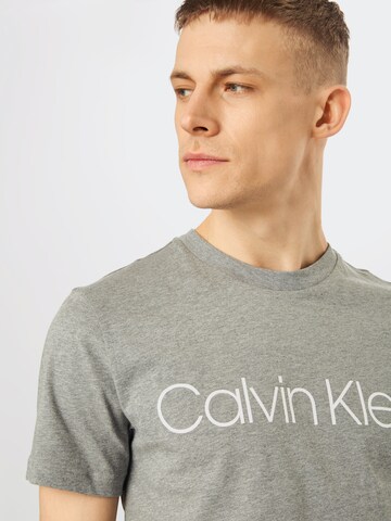 Calvin Klein Тениска в сиво