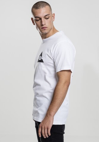 T-Shirt 'Triangle' Mister Tee en blanc