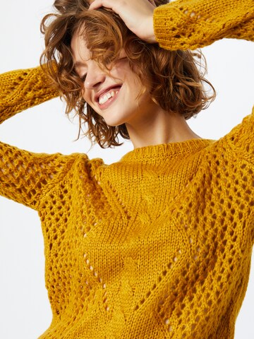 JDY Sweater in Yellow