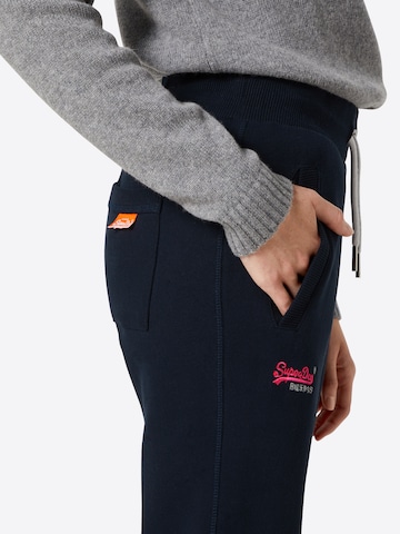 Superdry Tapered Nadrág - kék