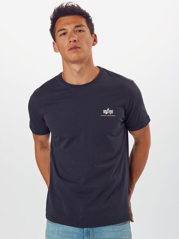 ALPHA INDUSTRIES - Regular Fit Camisa 'Basic T Small Logo' em azul: frente