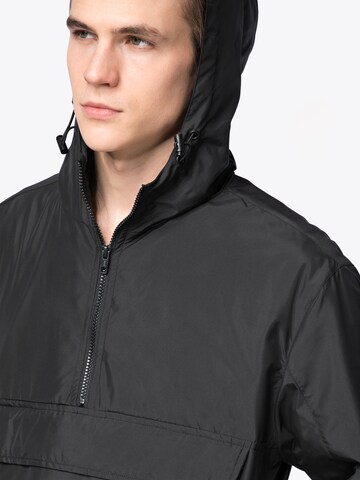 Urban Classics Übergangsjacke in Schwarz