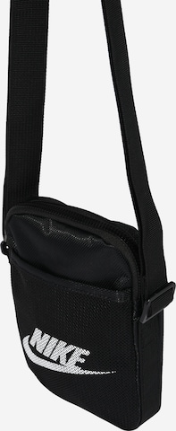 Borsa a tracolla 'Heritage' di Nike Sportswear in nero: frontale