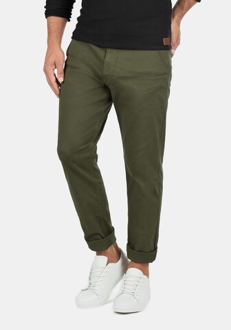Regular Pantalon chino 'Kainz' BLEND en vert : devant