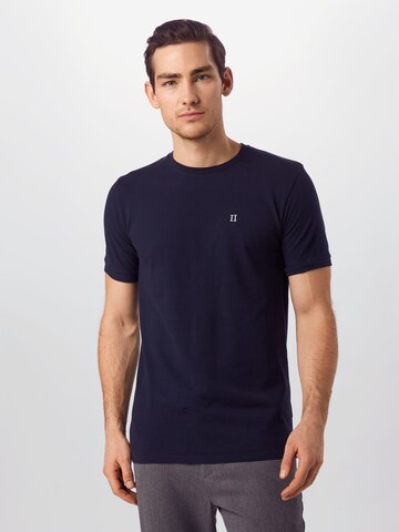 Coupe regular T-Shirt Les Deux en bleu : devant