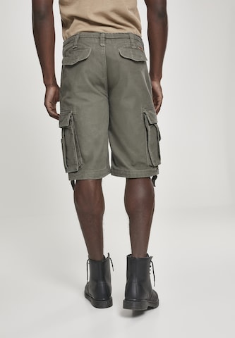 Brandit Regular Cargoshorts in Grau