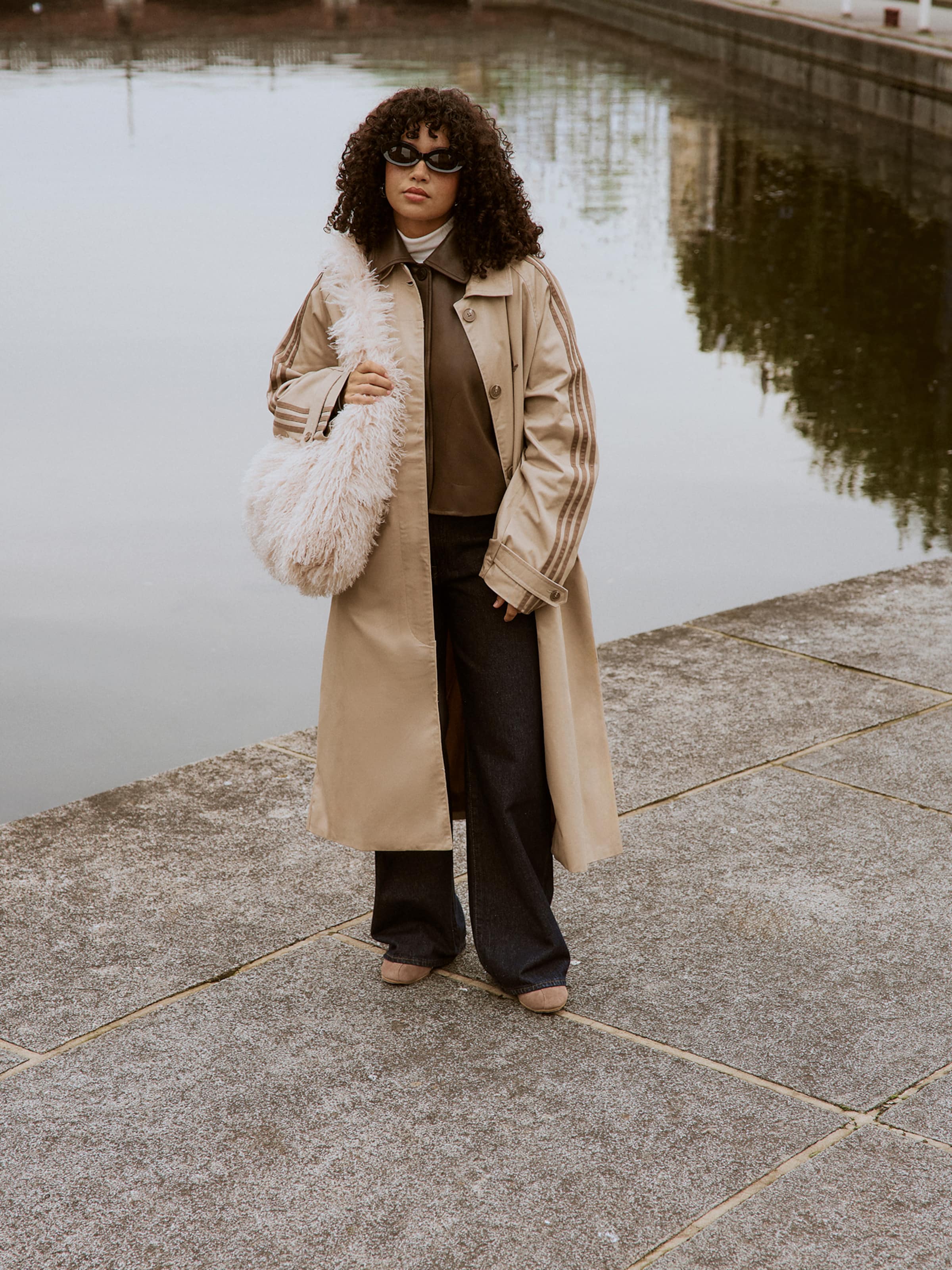 Cierra - Sporty Trench Look