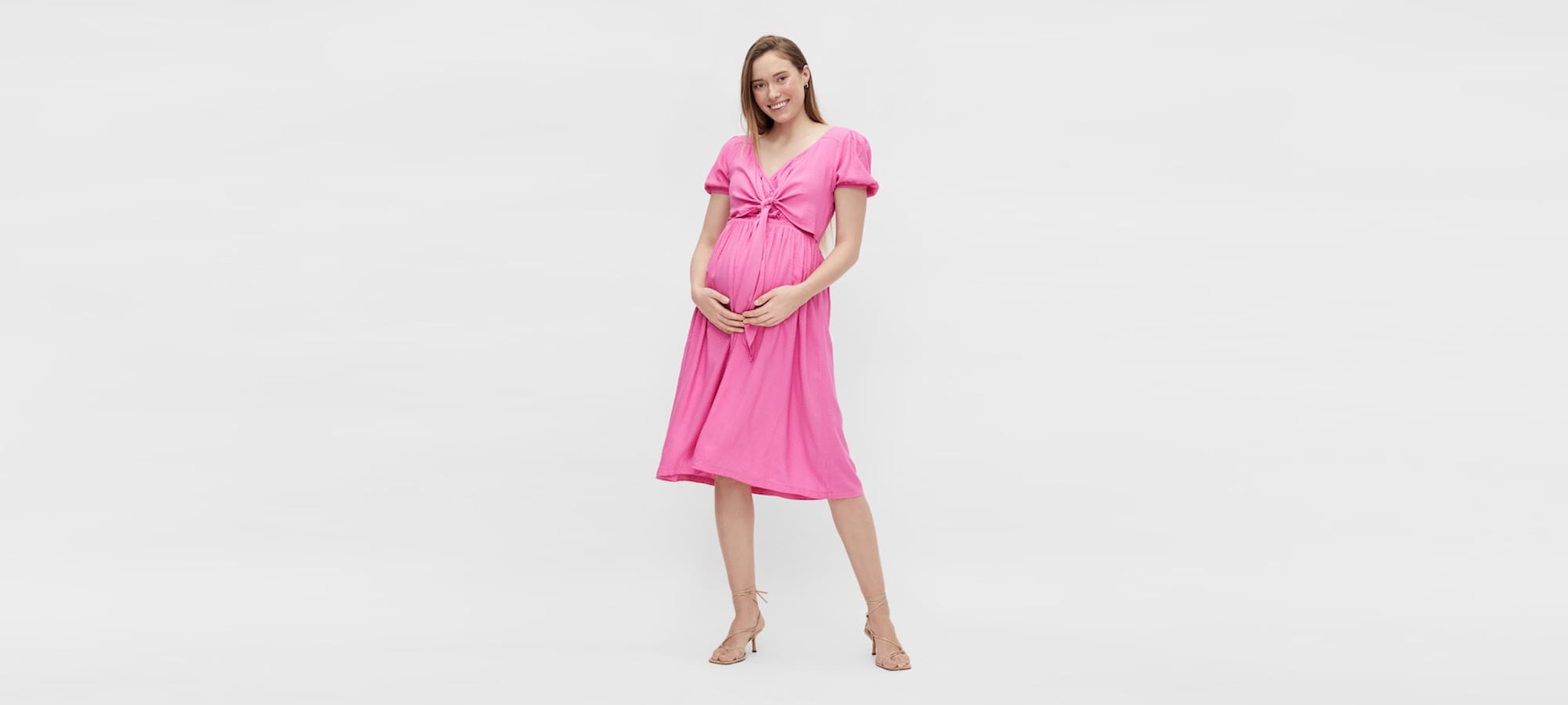 Stylová v těhotenství Vzdušné šaty na teplejší dny