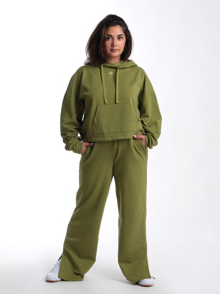 Taraneh Shayesteh - Green Hoodie Look by ABOUT YOU Limited