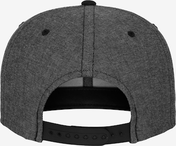 Cappello da baseball 'Chambray-Suede' di Flexfit in grigio