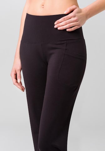 Loosefit Pantaloni sportivi di LASCANA ACTIVE in nero