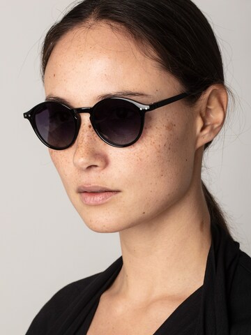 Pilgrim Sonnenbrille 'Roxanne' in Schwarz: Vorderseite