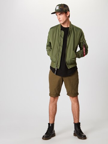 QS Loosefit Shorts 'John' in Grün