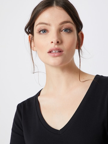 Maglietta di UNITED COLORS OF BENETTON in nero