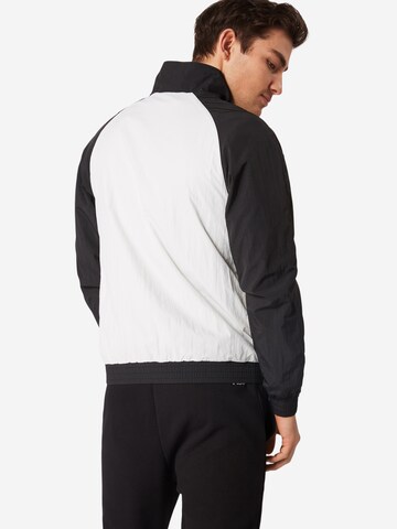 Veste mi-saison Urban Classics en blanc