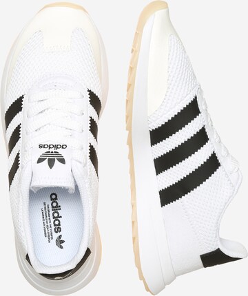 ADIDAS ORIGINALS Trampki niskie 'Flashback' w kolorze biały