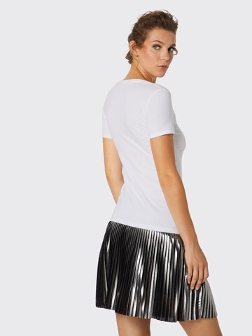 T-shirt 'Triangle' GUESS en blanc : derrière