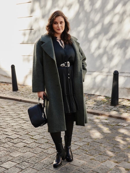 Bella O. - Chic Dark Green Coat Look by GMK Curvy