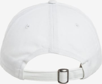 On Vacation Club Cap in White
