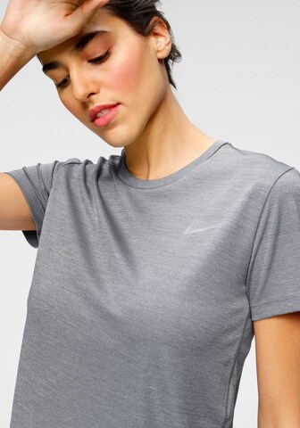 Maglia funzionale 'Miler' di NIKE in grigio
