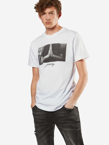 Mister Tee - Camiseta 'Pray' en blanco: frente