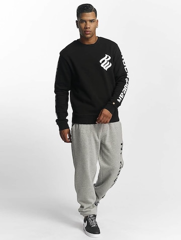 ROCAWEAR Tapered Trousers in Grey