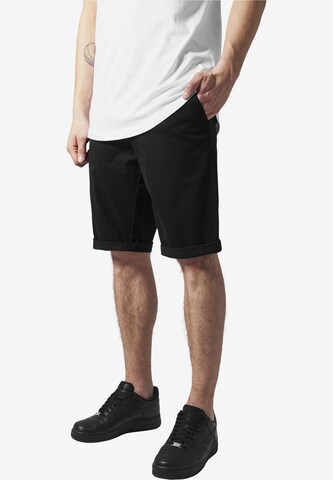 Urban Classics Regular Shorts in Schwarz: predná strana