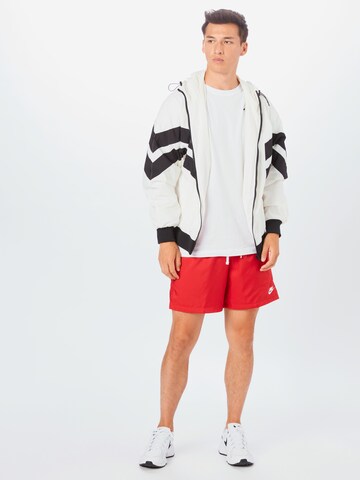 Nike Sportswear Regular Shorts in Rot