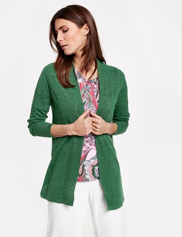 GERRY WEBER Gebreid vest in Groen: voorkant