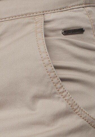 KangaROOS Slimfit Chinohose mit Bindeband in Beige