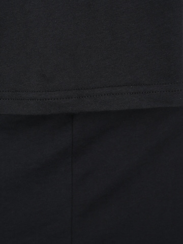 UNDER ARMOUR Performance Shirt in Black