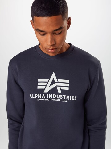 ALPHA INDUSTRIES Sweatshirt in Blau