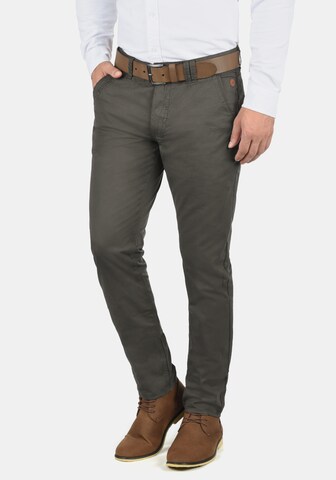 Regular Pantalon chino 'Tromp' BLEND en gris : devant