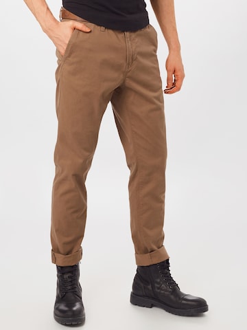 TOM TAILOR DENIM - Slimfit Pantalón chino en marrón: frente