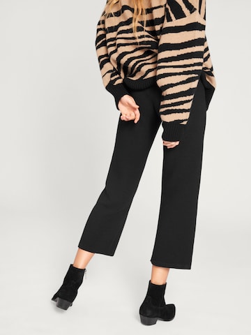 Regular Pantaloni 'Cairo' de la EDITED pe negru: spate