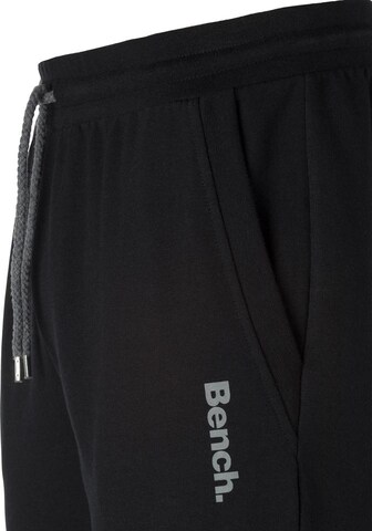 Tapered Pantaloni de pijama de la BENCH pe negru