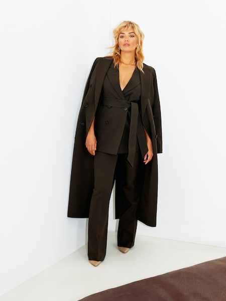 Tatiana Kucharova - Elegant Shortsleeved Suit Look