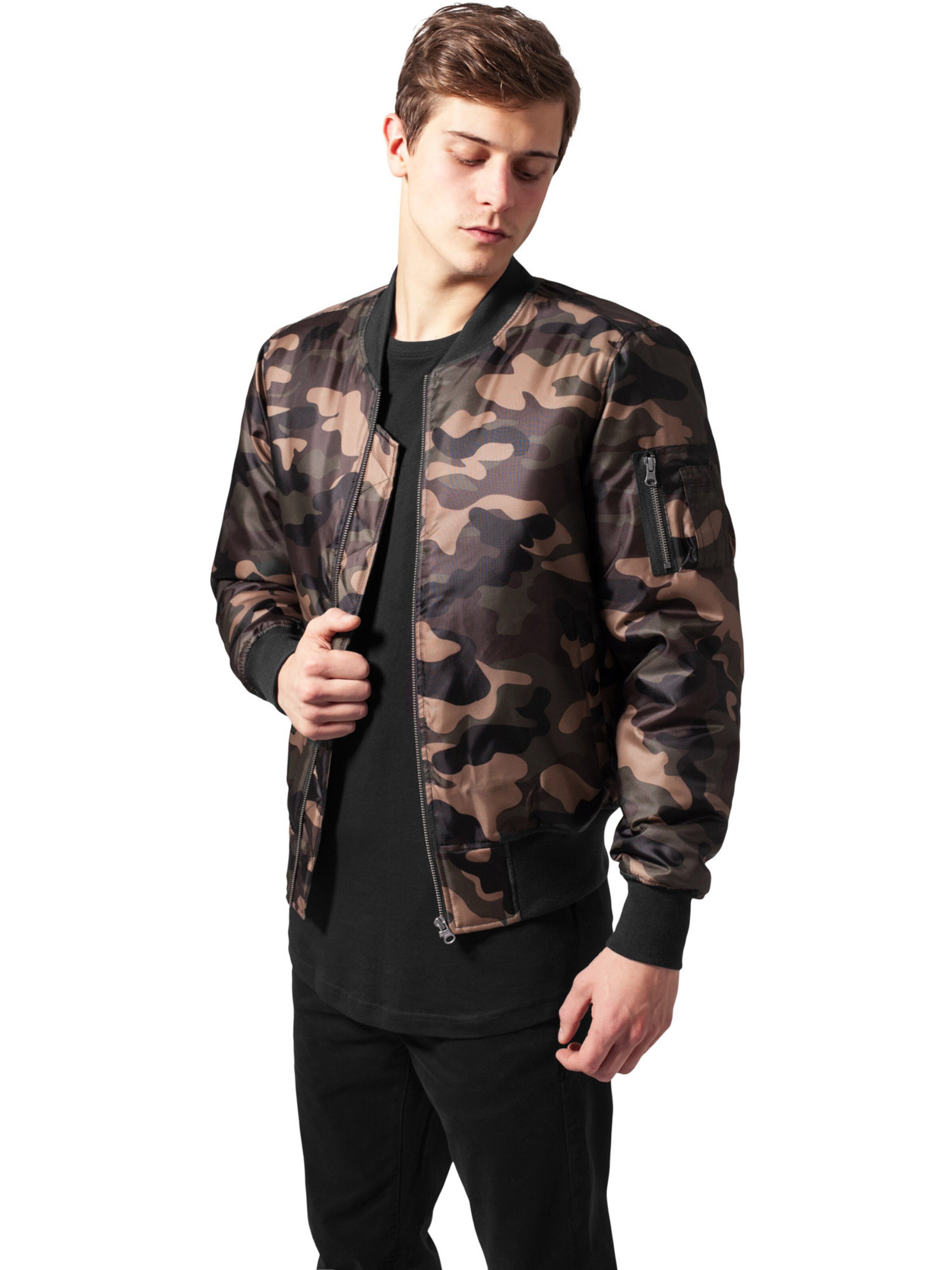 Urban Classics Jacke in Grün: Vorderseite